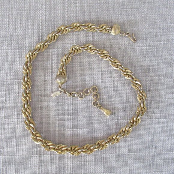 Monet 14 inch choker necklace plus 2 inch extender, Twisted gold link style, VTG - Picture 9 of 13